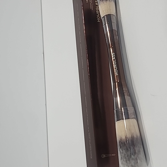 $21 OFF  ✅ Hourglass VEIL POWDER BRUSH Double Ended (Dual-Sided) ✨ NEW IN BOX - Picture 10 of 12